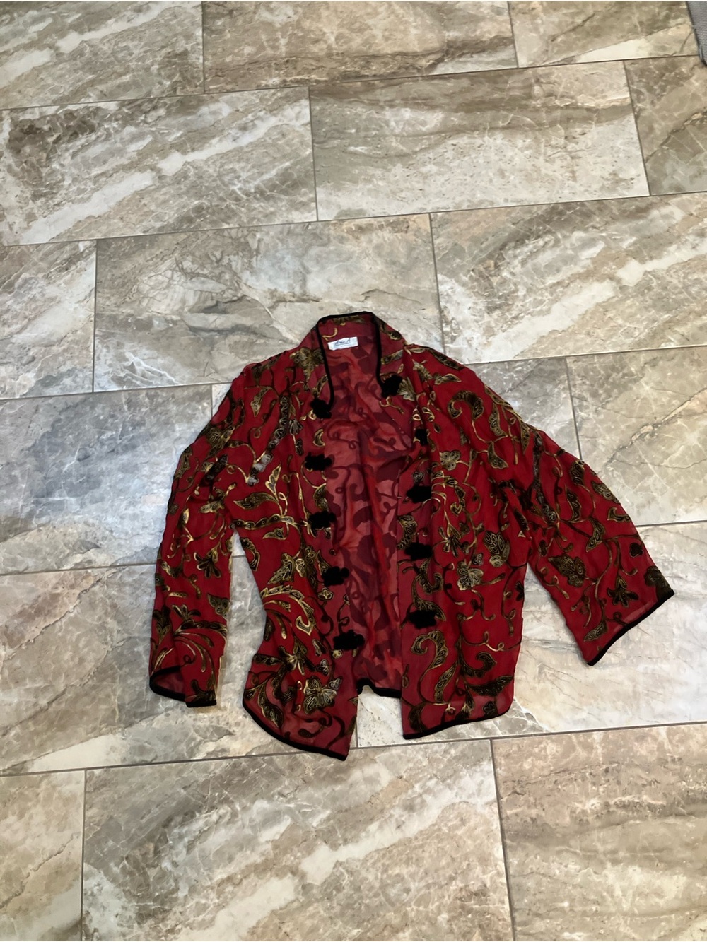 ANIA. A VINTAGE ORIENTAL SILK RAYON LARGE BLOUSE MADE IN THE USA